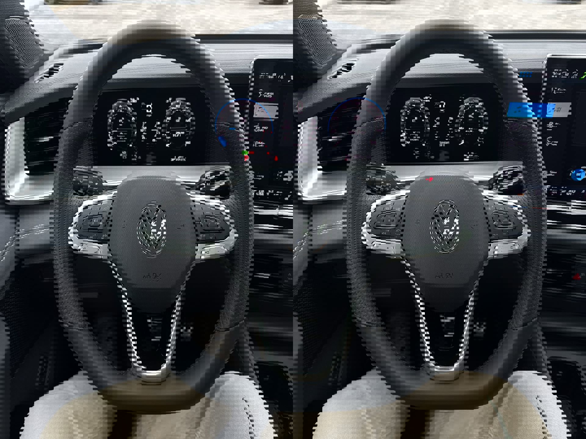 New 2026 Volkswagen Tiguan SE R-Line image 18