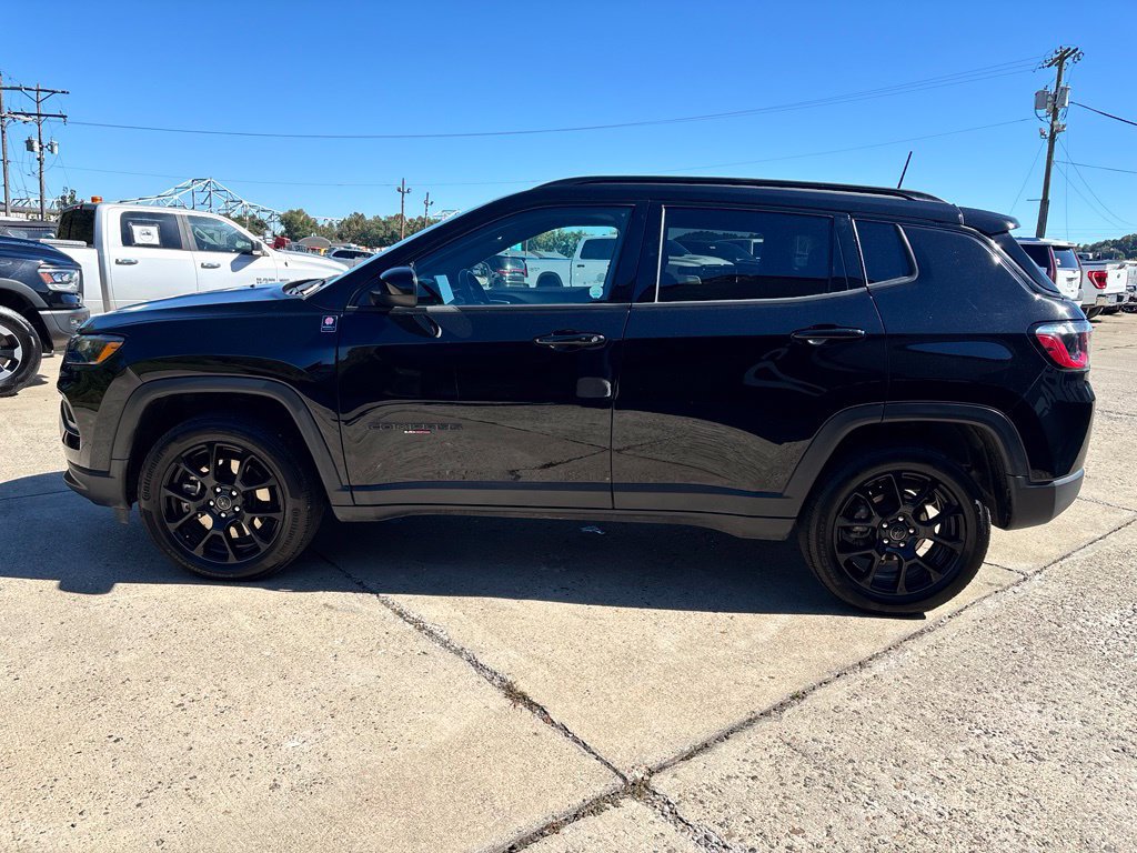 Used 2025 Jeep Compass Latitude w/ Altitude Special Edition AWD/4WD image 4