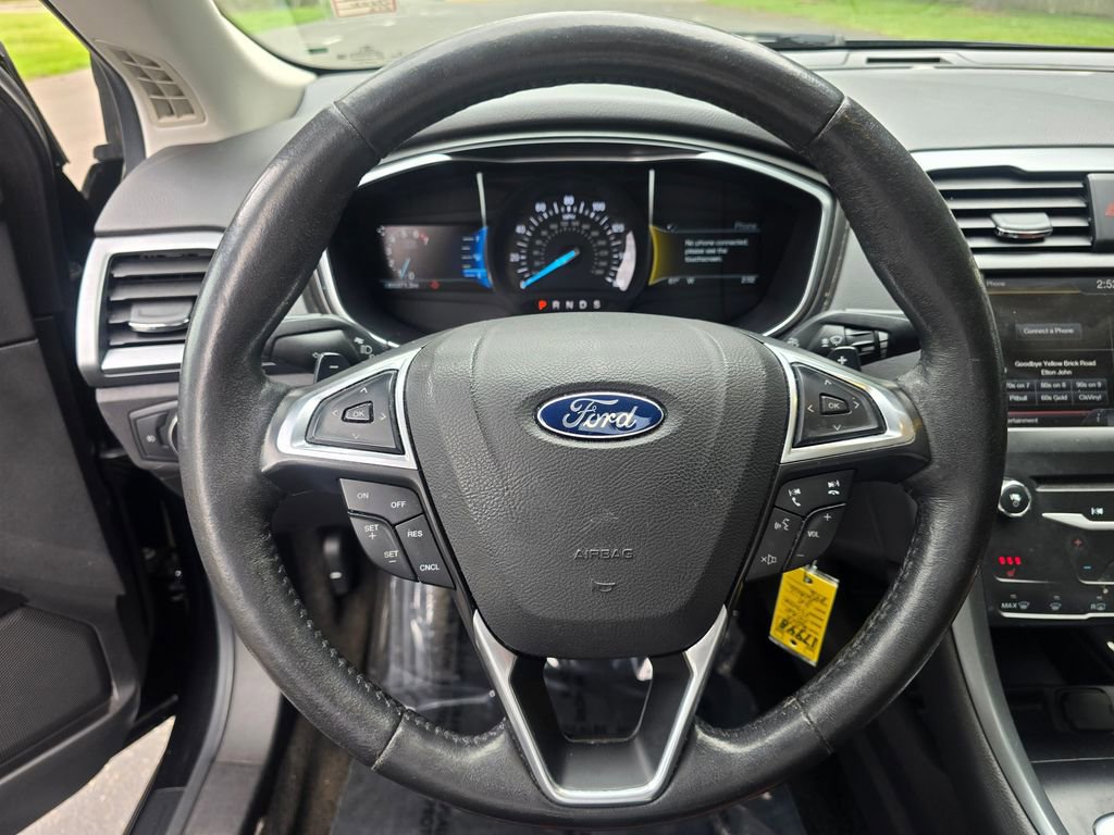 Used 2015 Ford Fusion SE w/ Equipment Group 202A FWD image 29