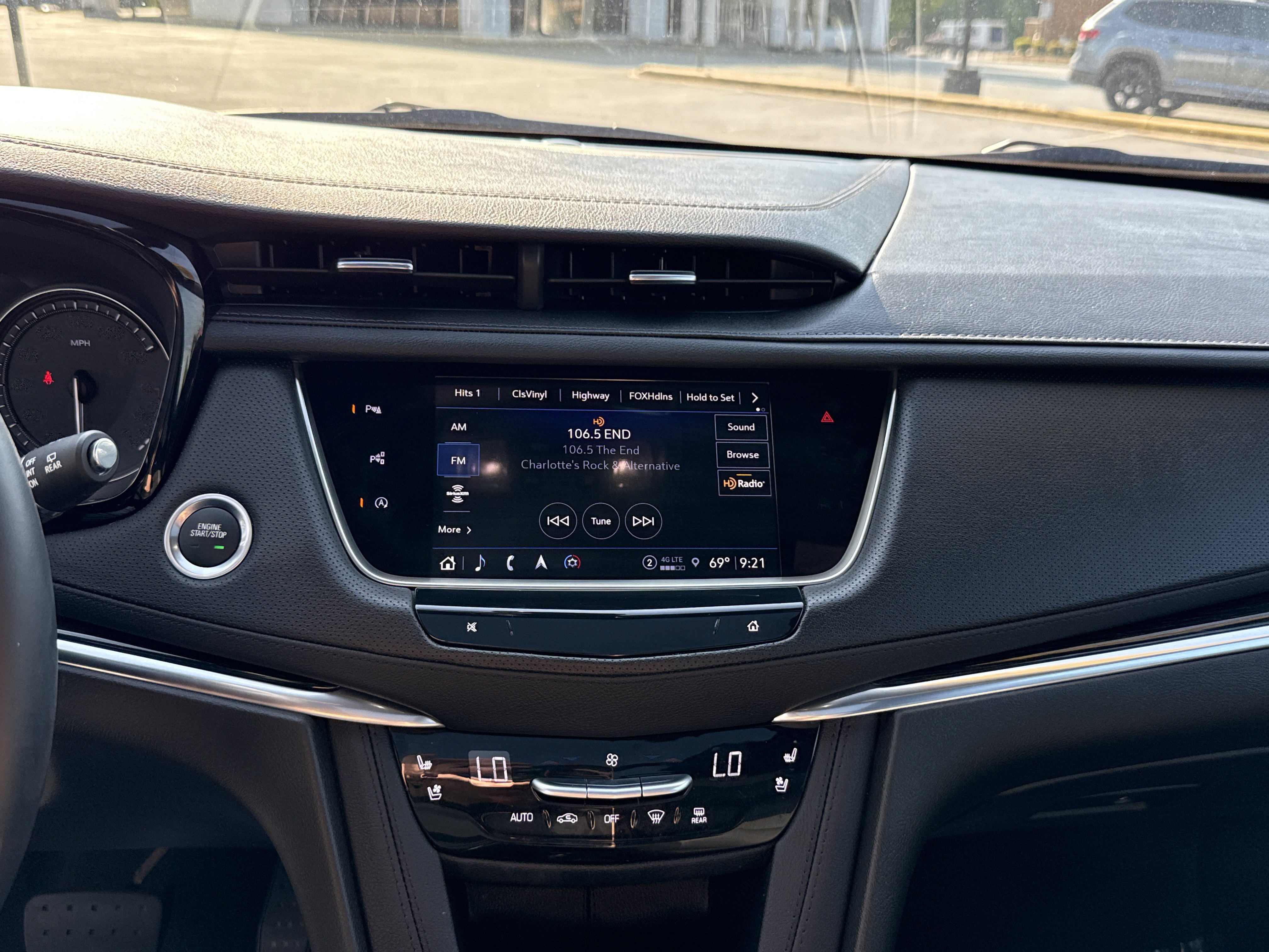 Used 2025 Cadillac XT5 Premium Luxury w/ Technology Package AWD/4WD image 23