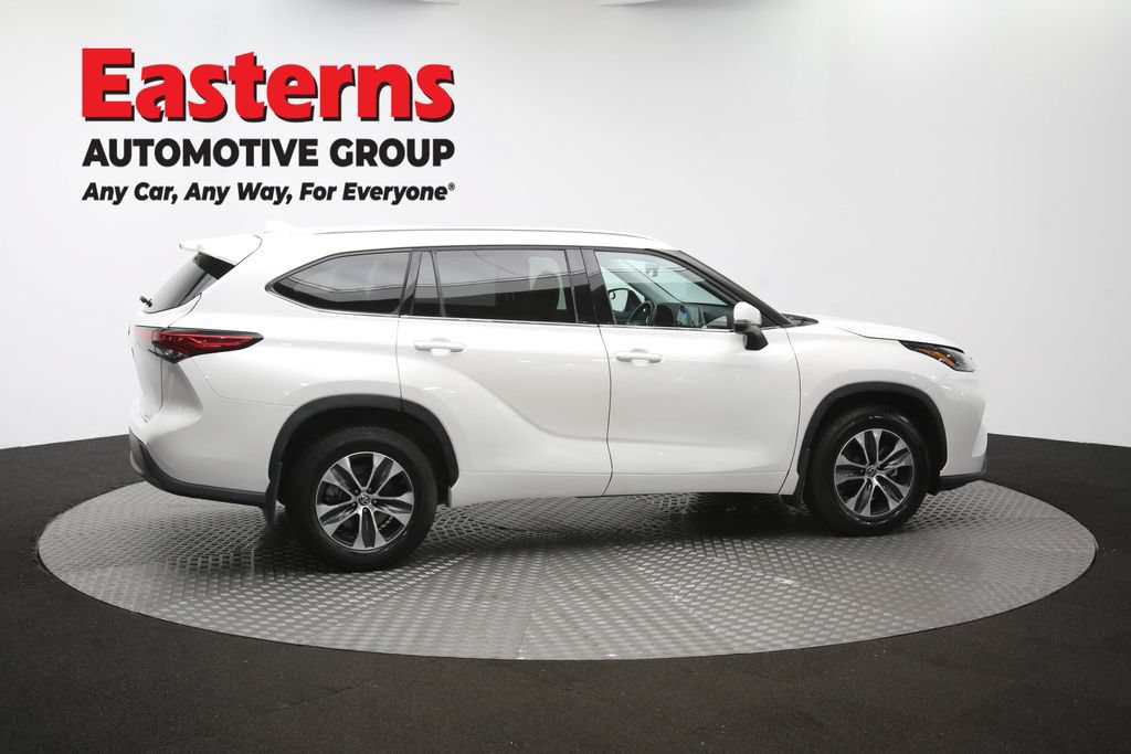 Used 2021 Toyota Highlander XLE AWD/4WD image 45