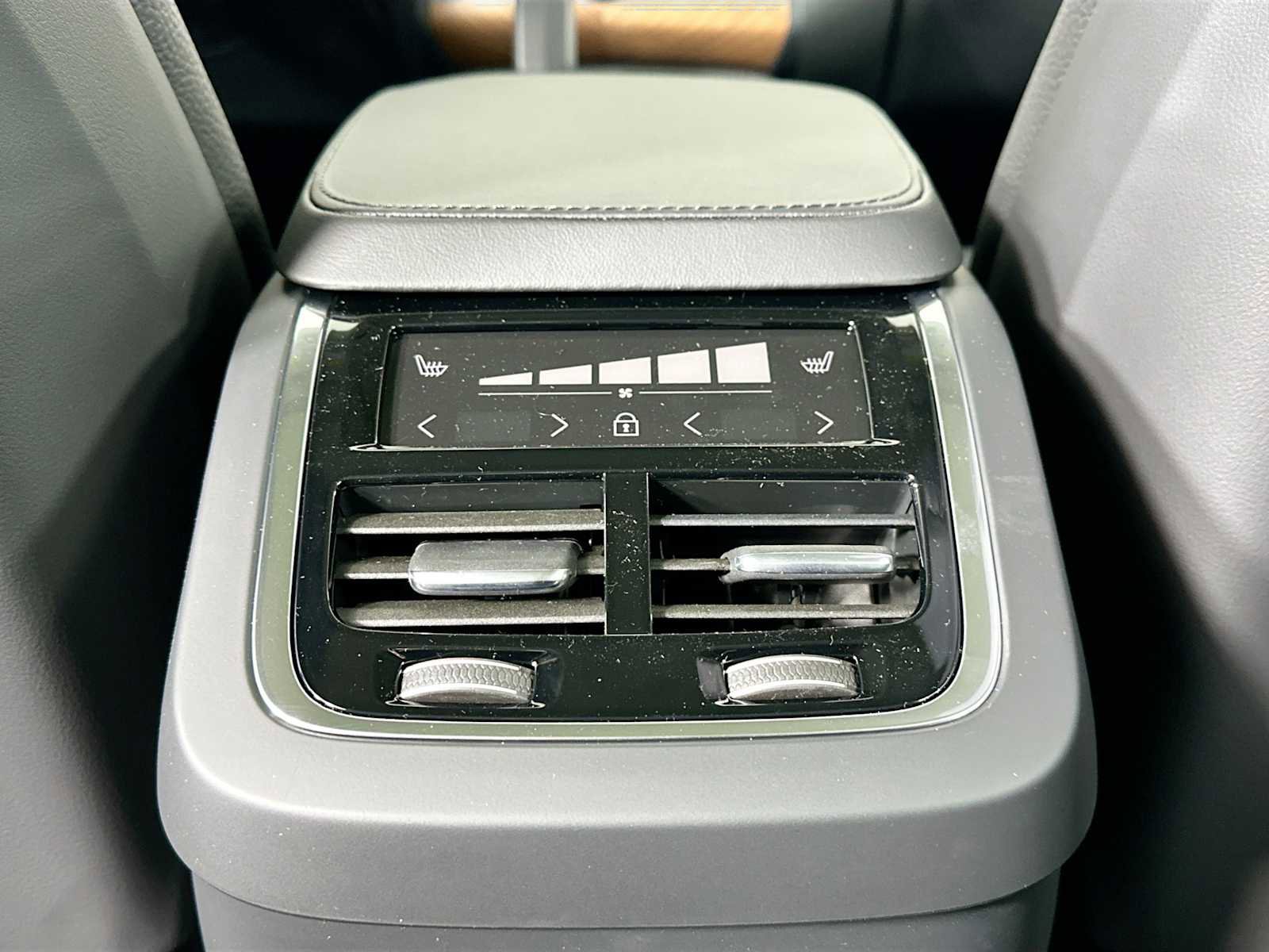 Used 2025 Volvo XC90 B6 Plus w/ Protection Package Premier image 21