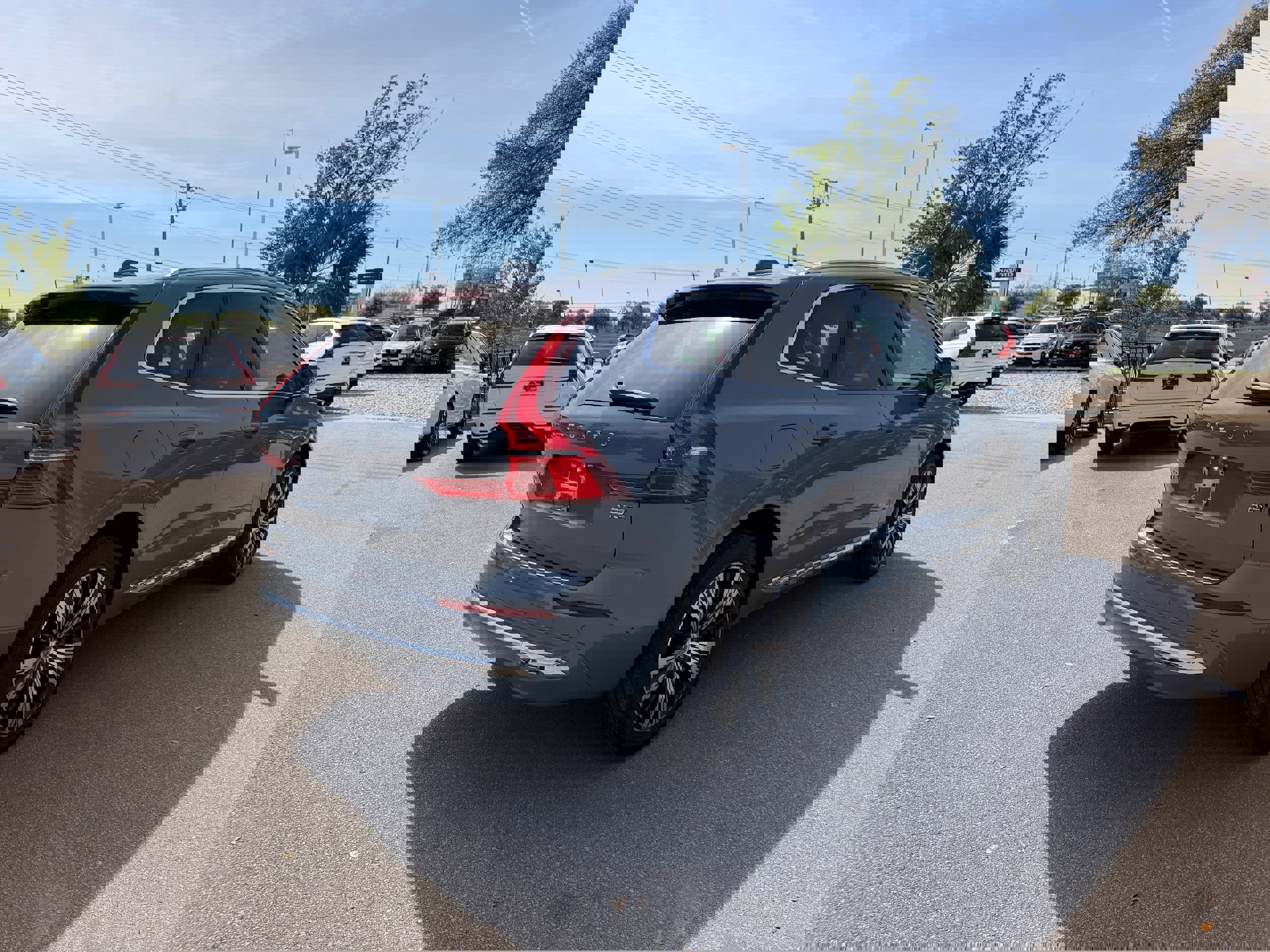 Certified 2023 Volvo XC60 B5 Plus w/ Climate Package image 6