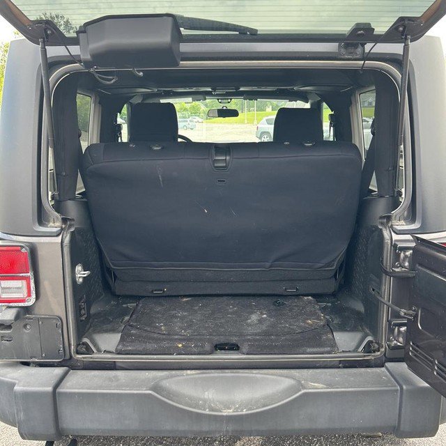 Used 2018 Jeep Wrangler Sport w/ Connectivity Group AWD/4WD image 17
