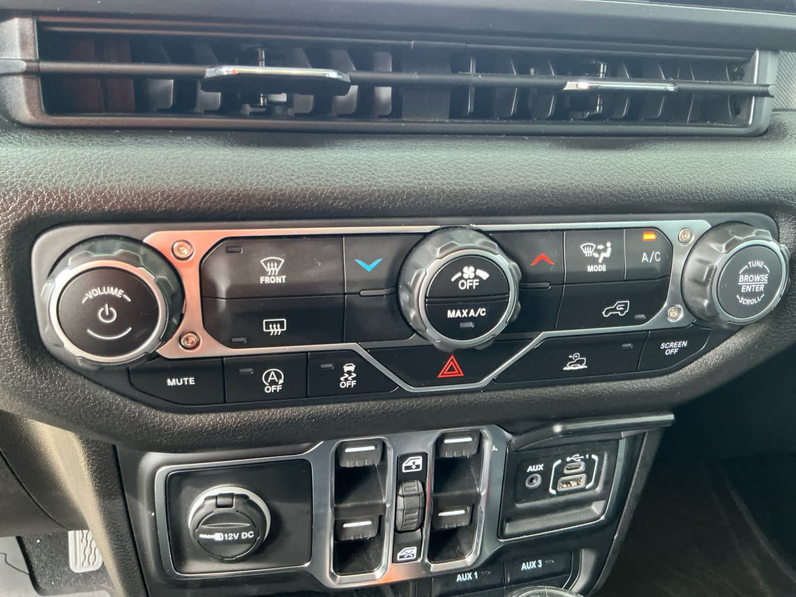 Used 2025 Jeep Wrangler Unlimited Sport AWD/4WD image 17