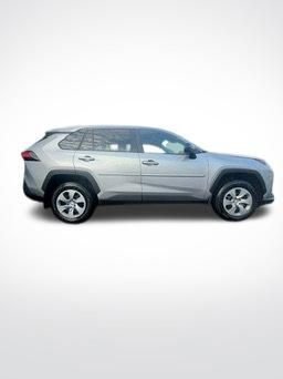 Used 2022 Toyota RAV4 LE image 16