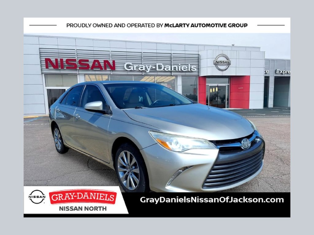 Used 2017 Toyota Camry XLE w/ Moonroof Package FWD 360° Tour