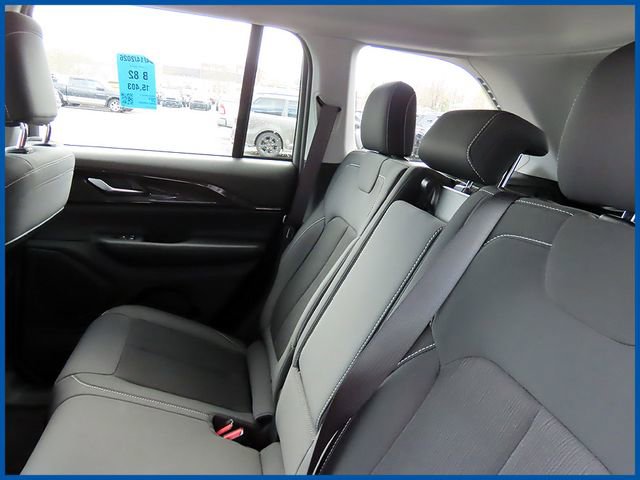 Certified 2023 Jeep Grand Cherokee Laredo w/ Trailer Tow Prep Group (B) AWD/4WD image 10