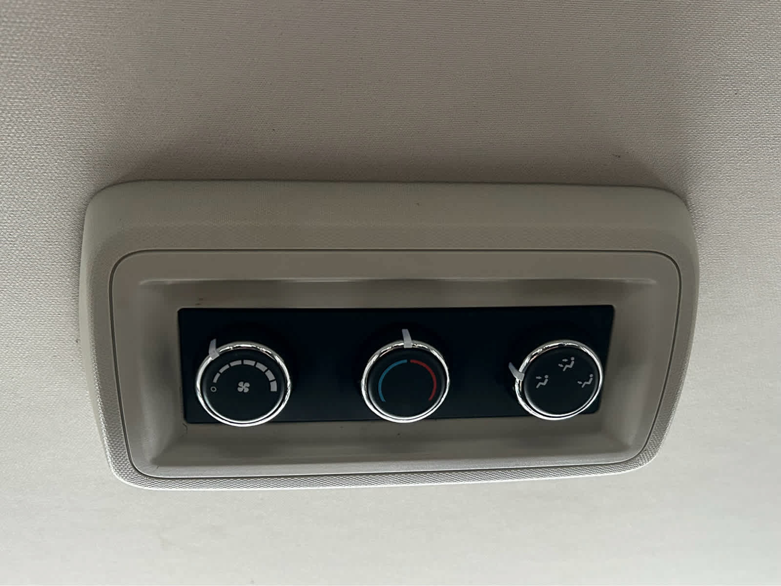 Used 2014 Dodge Grand Caravan SXT w/ UConnect Hands-Free Group FWD image 11