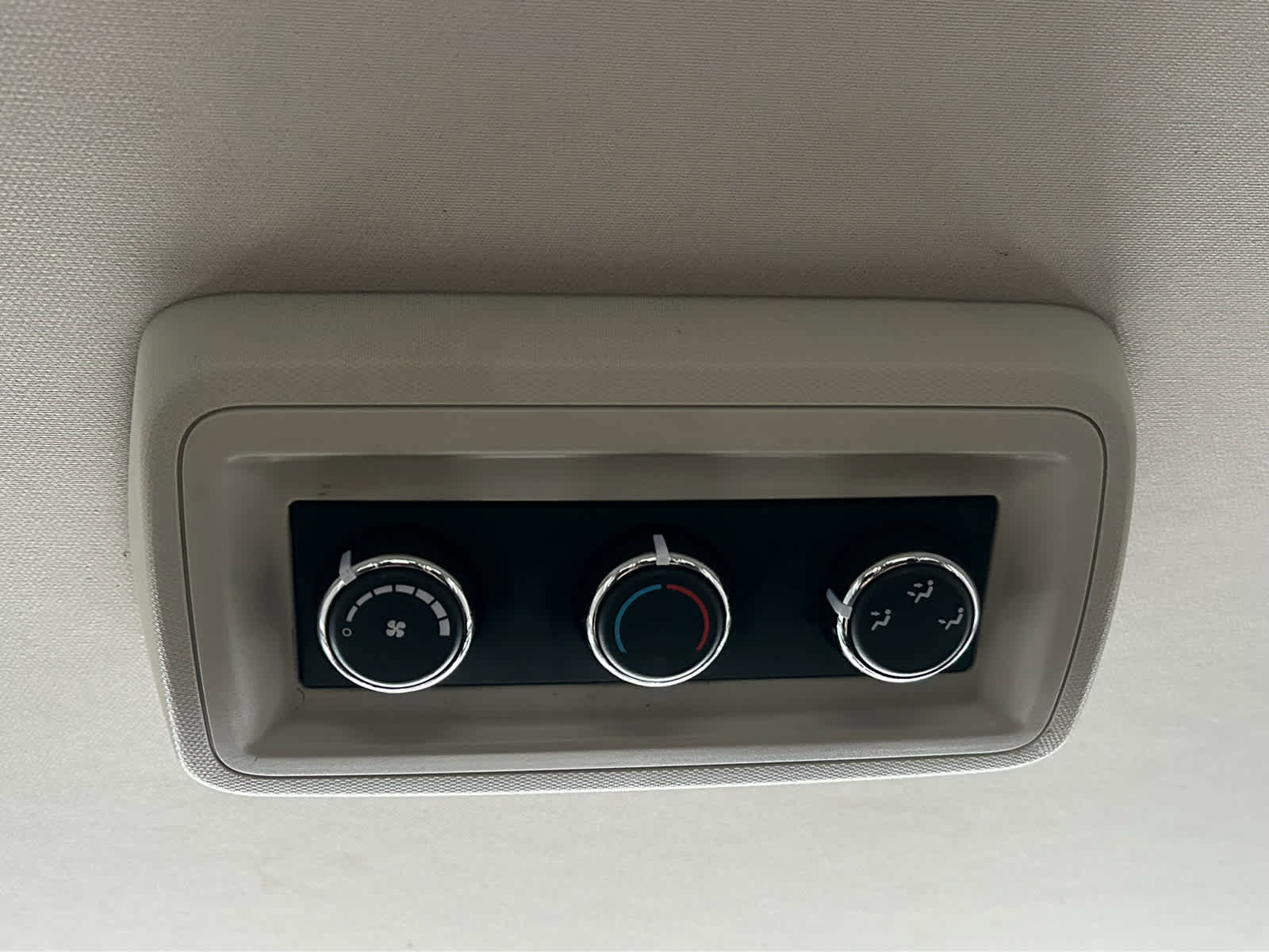 Used 2014 Dodge Grand Caravan SXT w/ UConnect Hands-Free Group image 11