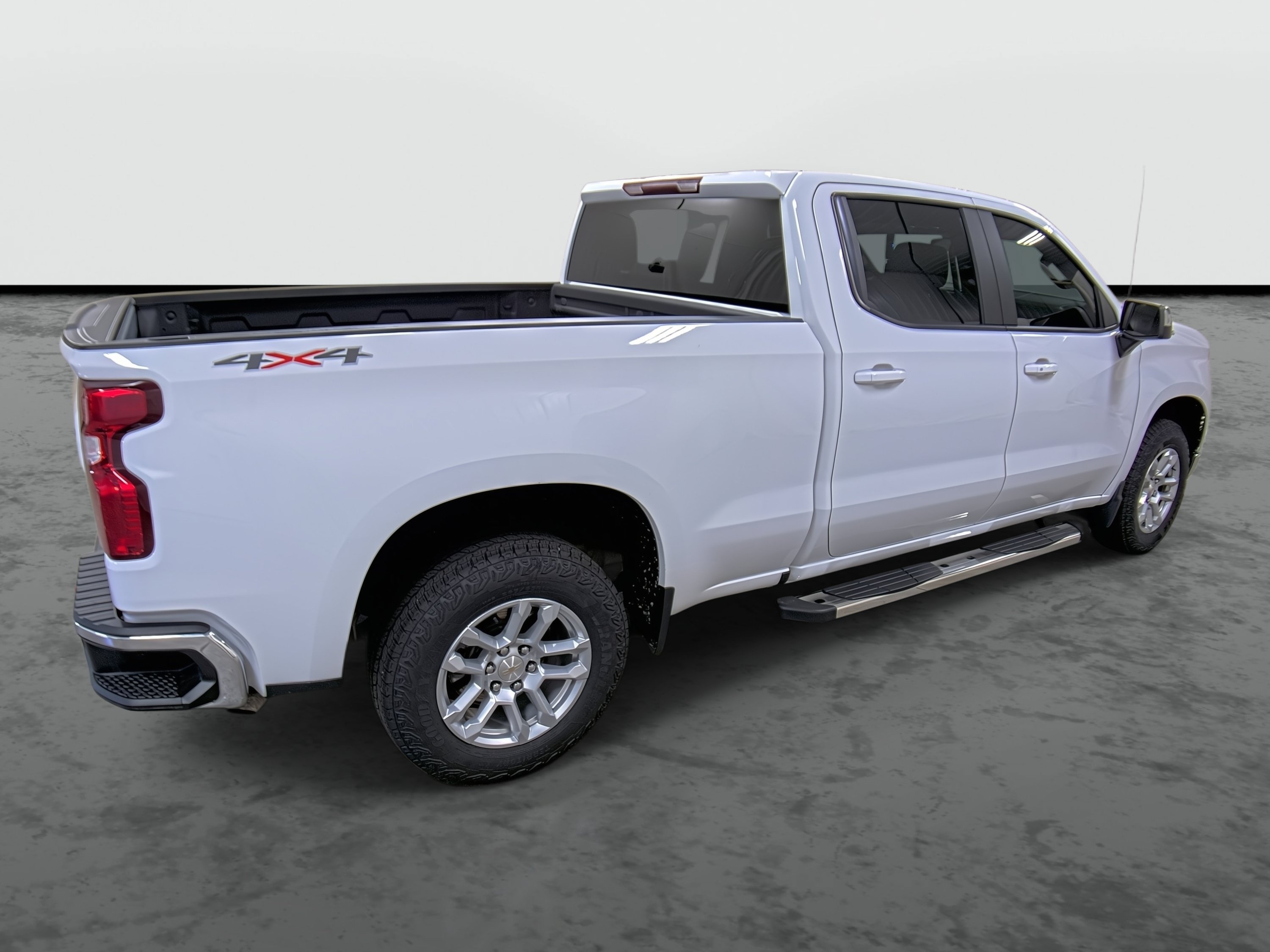 Used 2024 Chevrolet Silverado 1500 LT w/ Protection Package AWD/4WD image 4