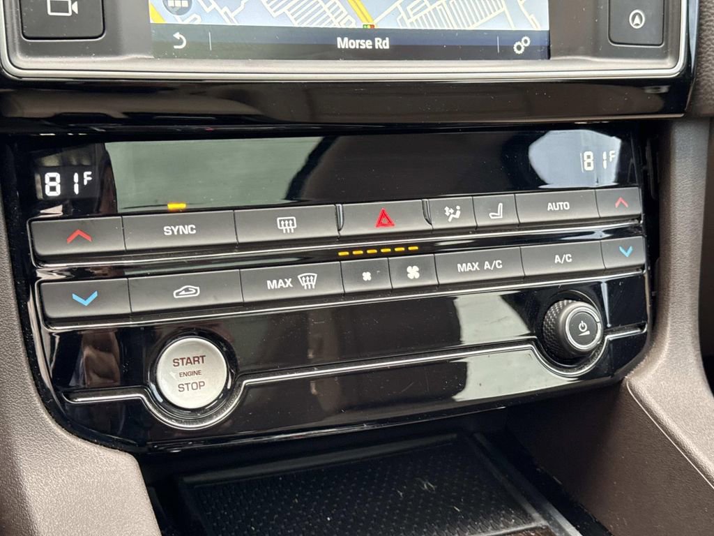 Used 2018 Jaguar F-PACE Prestige image 25