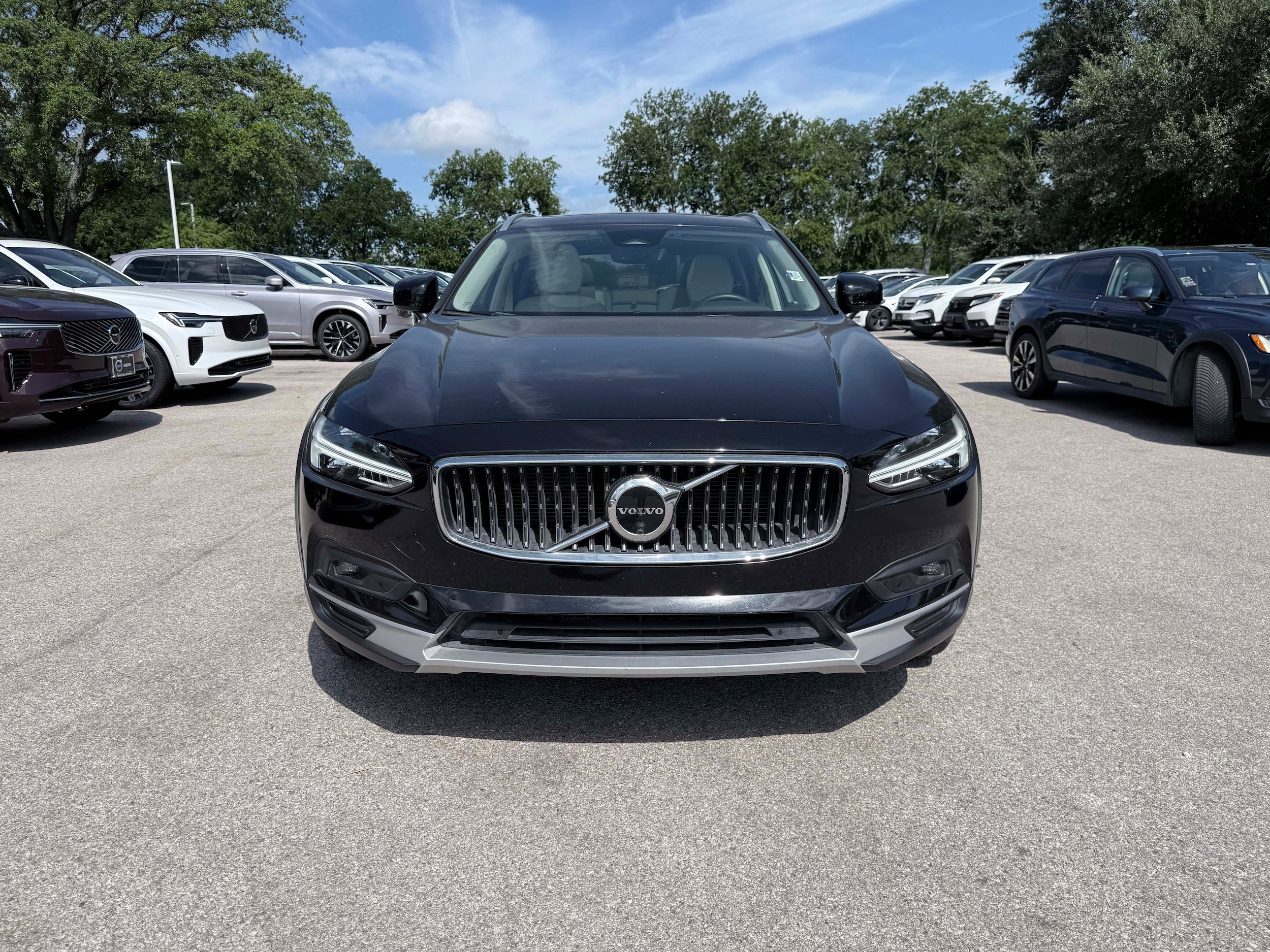 Certified 2025 Volvo V90 B6 Cross Country Plus AWD/4WD image 8
