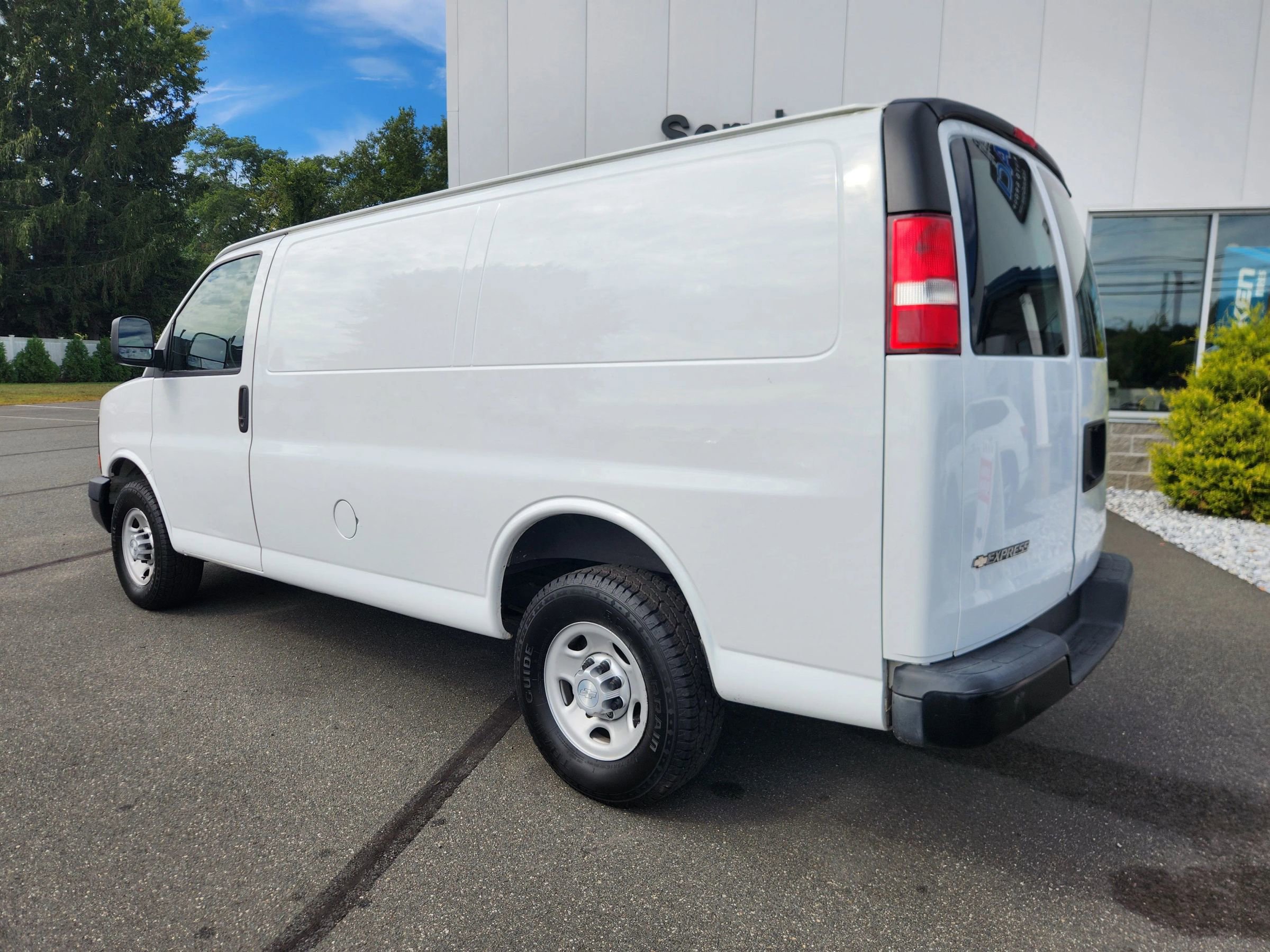 Used 2016 Chevrolet Express 2500 image 11