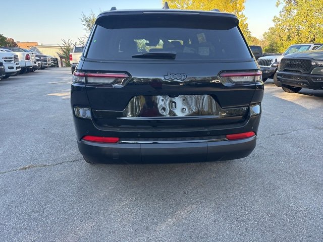 New 2025 Jeep Grand Cherokee L Altitude image 9