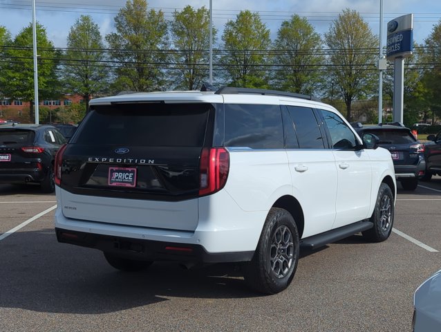 Used 2025 Ford Expedition Active RWD image 7