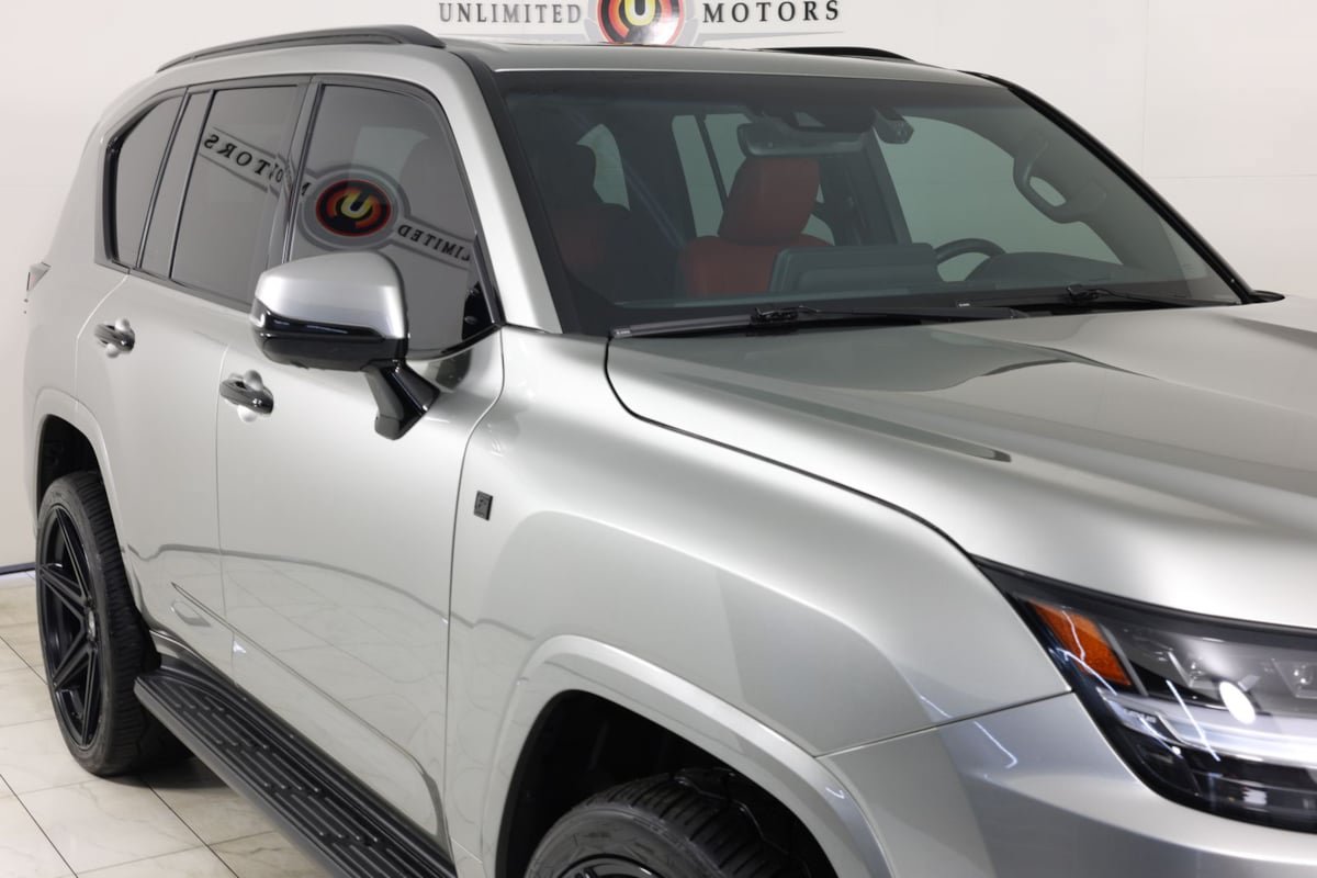 Used 2023 Lexus LX 600 F Sport w/ Accessory Package (Z1) AWD/4WD image 40