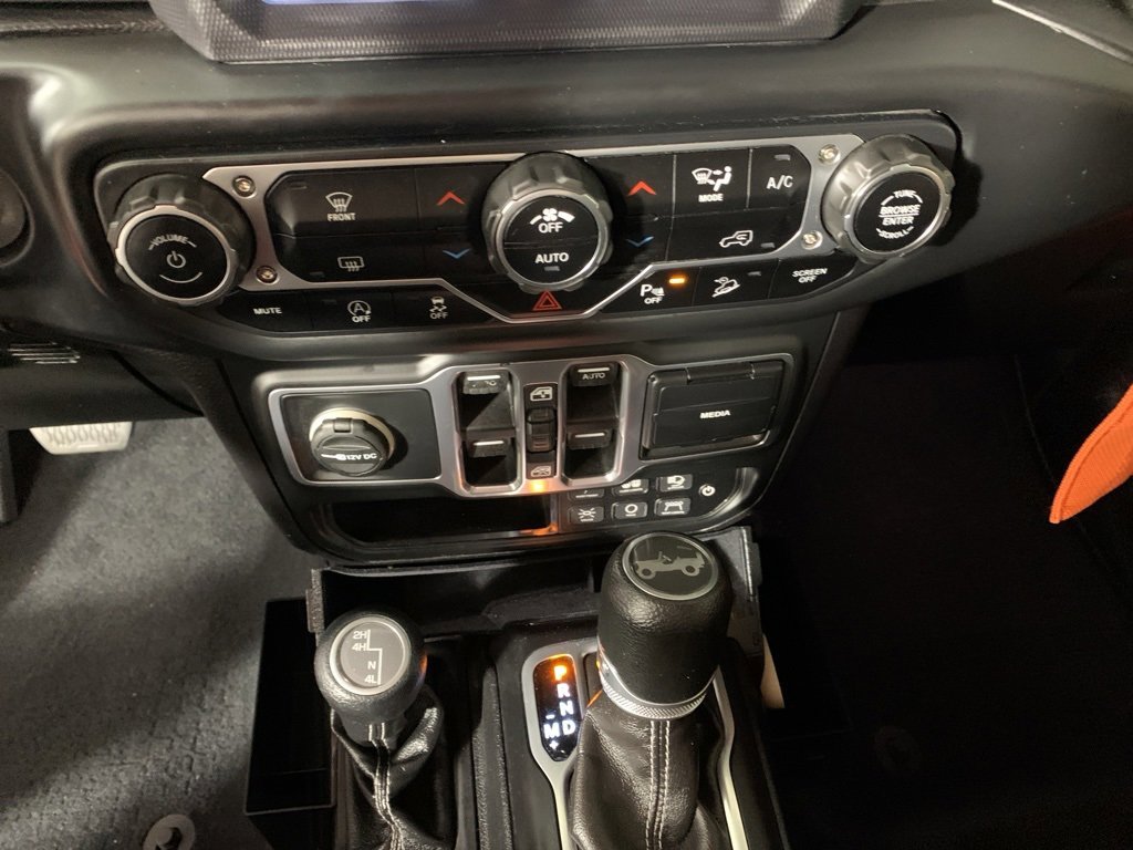 Used 2018 Jeep Wrangler Unlimited Sahara image 24