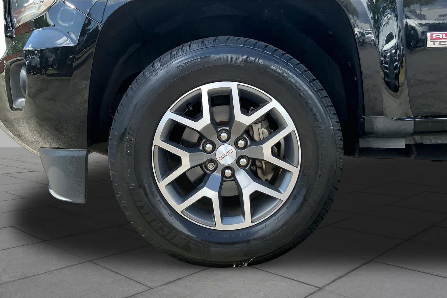 Used 2015 GMC Canyon SLE w/ All-Terrain Package RWD image 10