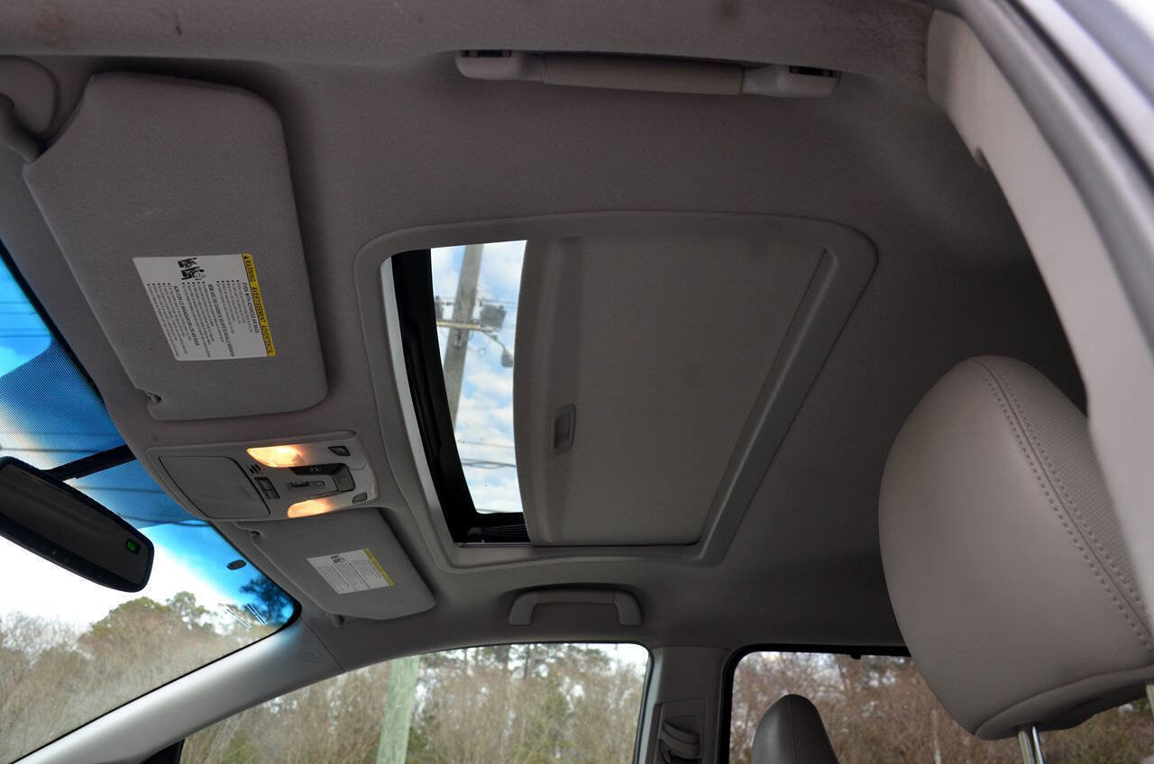 Used 2013 Toyota Sienna XLE image 21