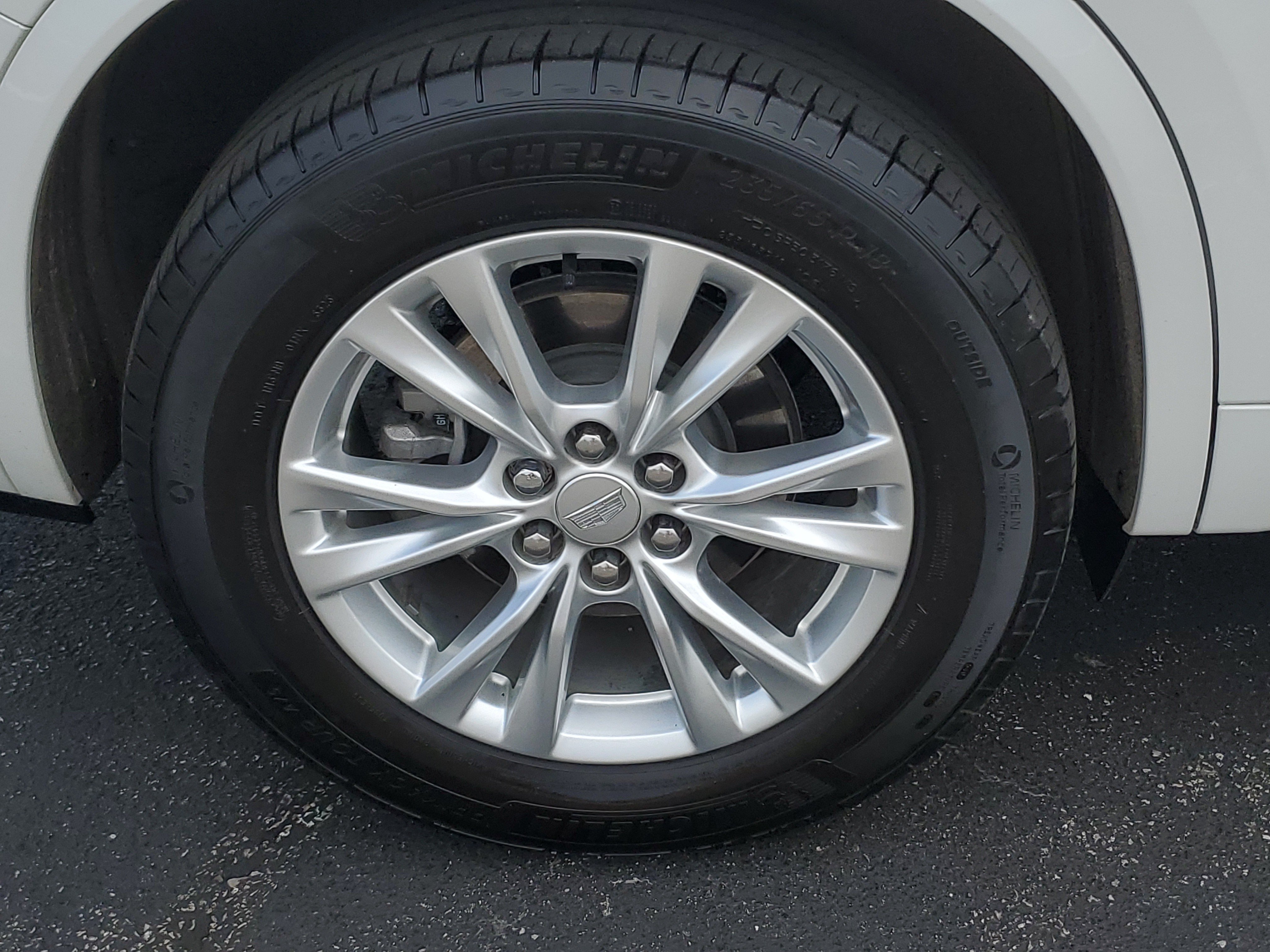 Used 2024 Cadillac XT6 Luxury w/ LPO, Floor Liner Package AWD/4WD image 6