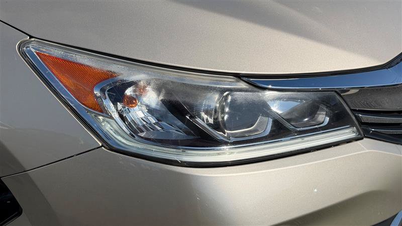 Used 2017 Honda Accord EX-L image 11