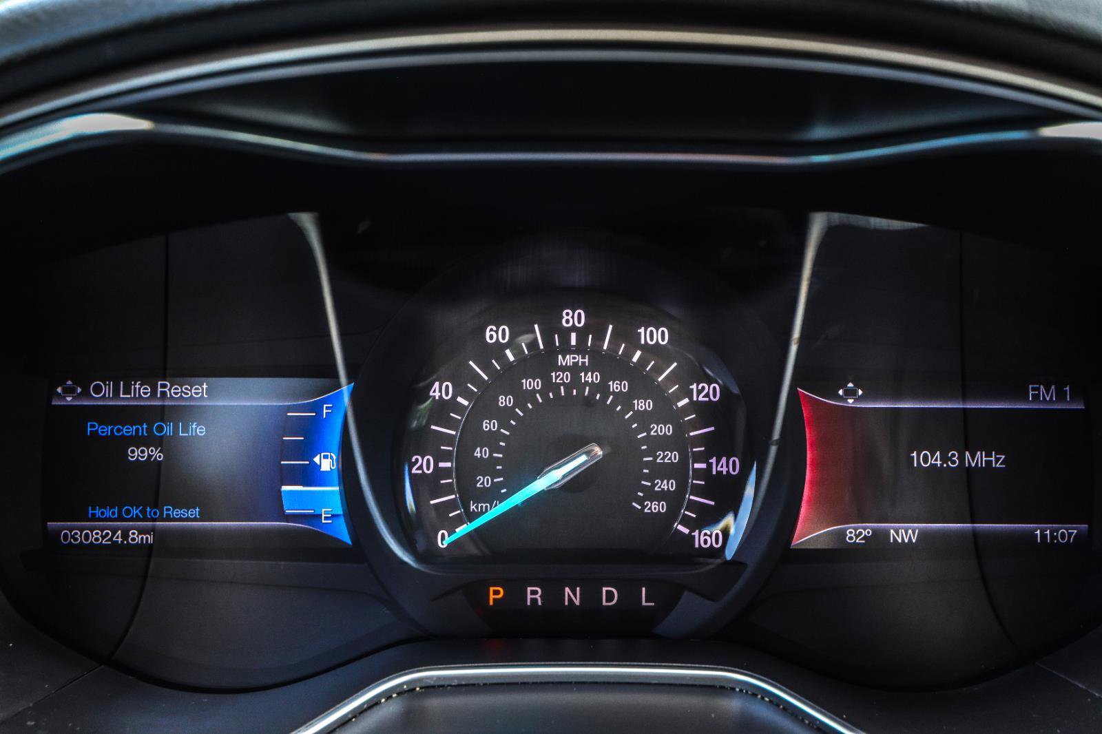 Used 2017 Ford Fusion SE w/ Equipment Group 201A FWD image 6