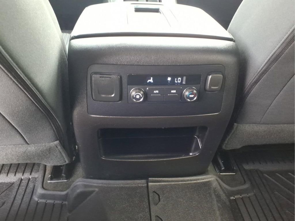 Used 2018 Chevrolet Tahoe LS RWD image 17