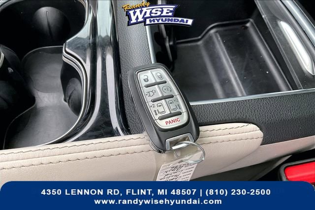 Used 2024 Chrysler Pacifica Limited image 11