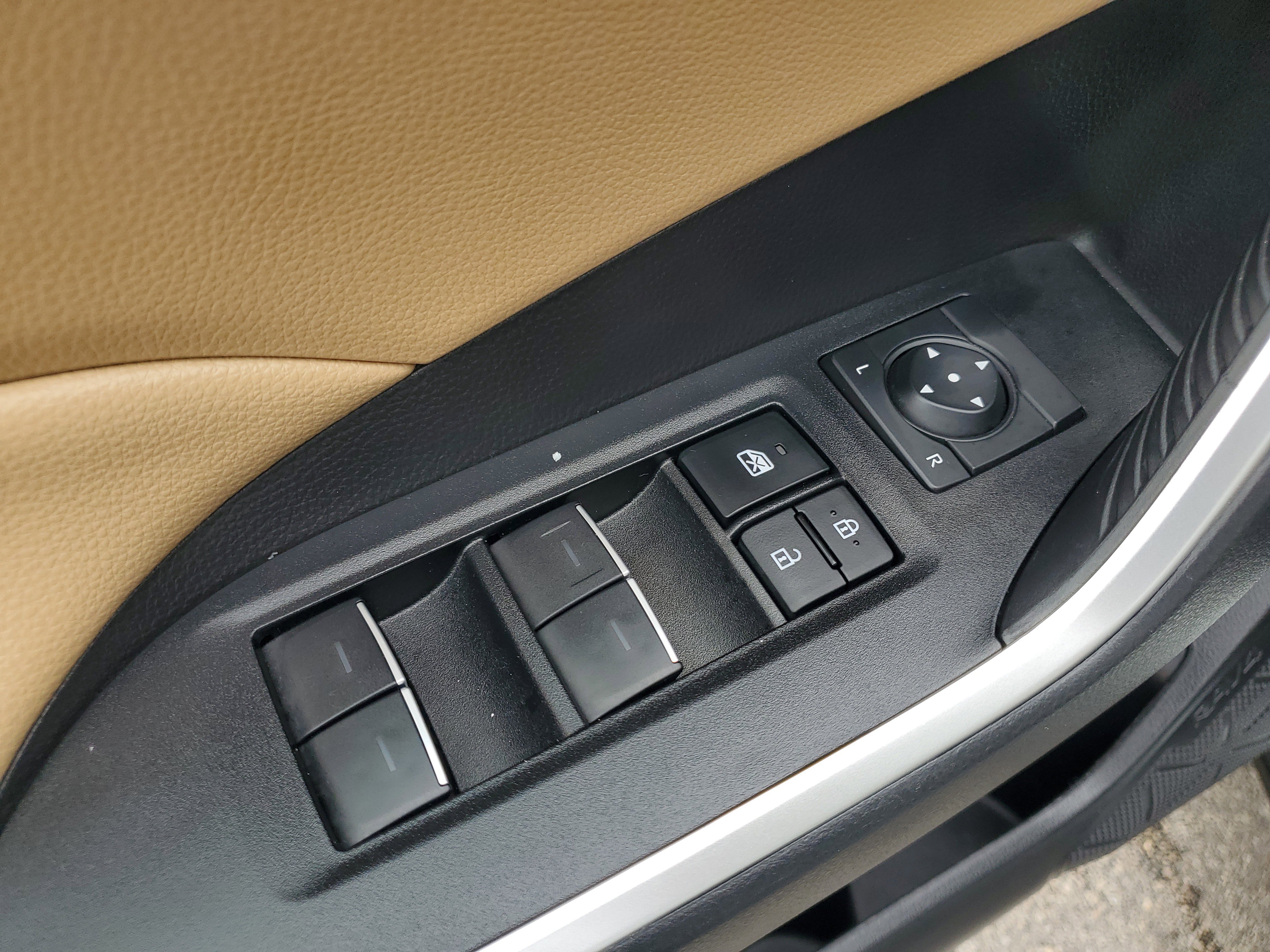 Used 2022 Toyota RAV4 XLE w/ Convenience Package image 28