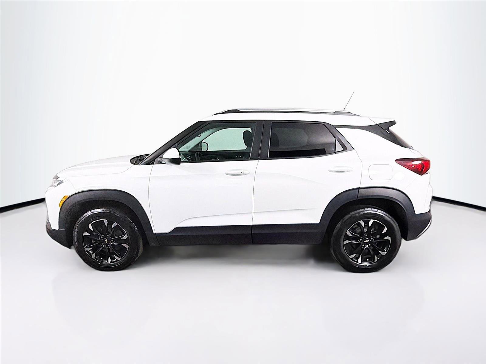 Used 2022 Chevrolet TrailBlazer LT w/ Convenience Package AWD/4WD image 4