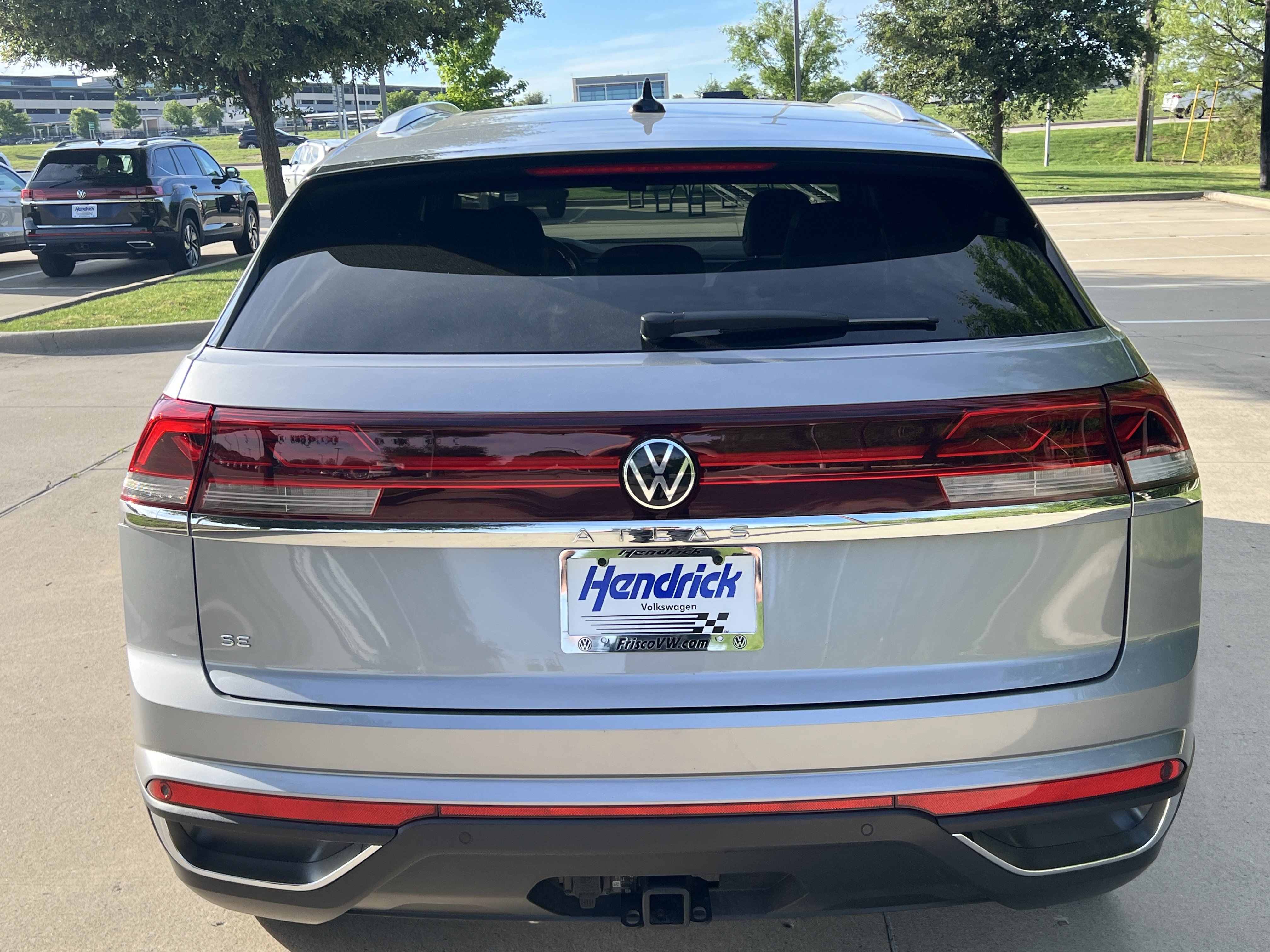 Certified 2025 Volkswagen Atlas Cross Sport SE w/ Panoramic Sunroof Package FWD image 8