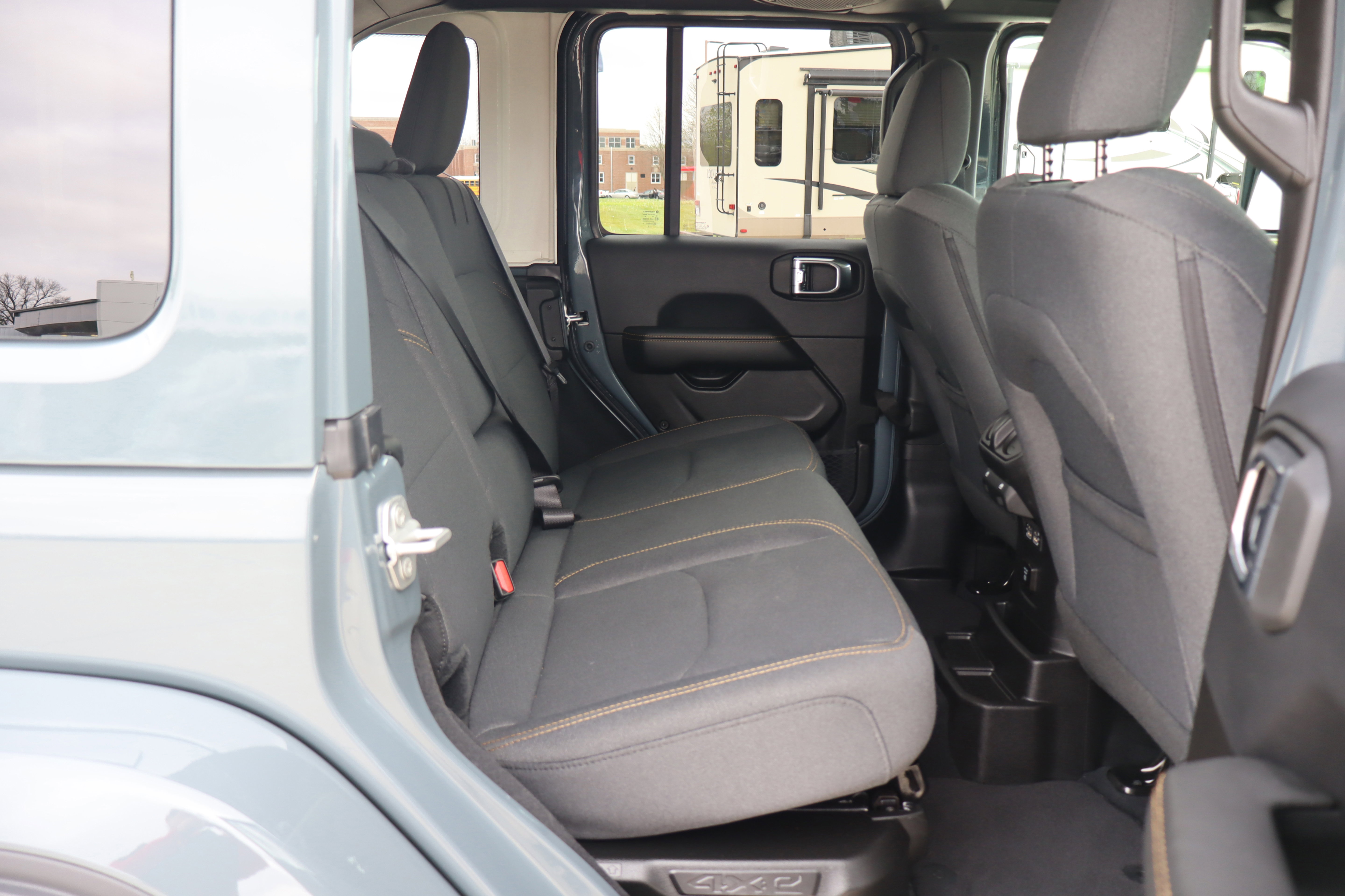 Used 2025 Jeep Wrangler Sahara image 11