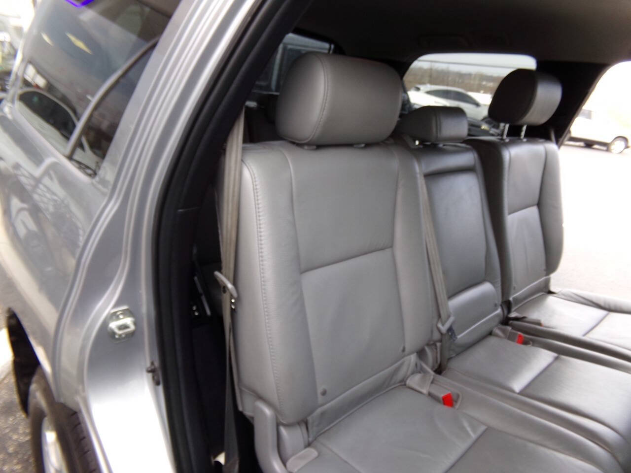 Used 2011 Toyota Sequoia SR5 w/ Premium Pkg AWD/4WD image 25