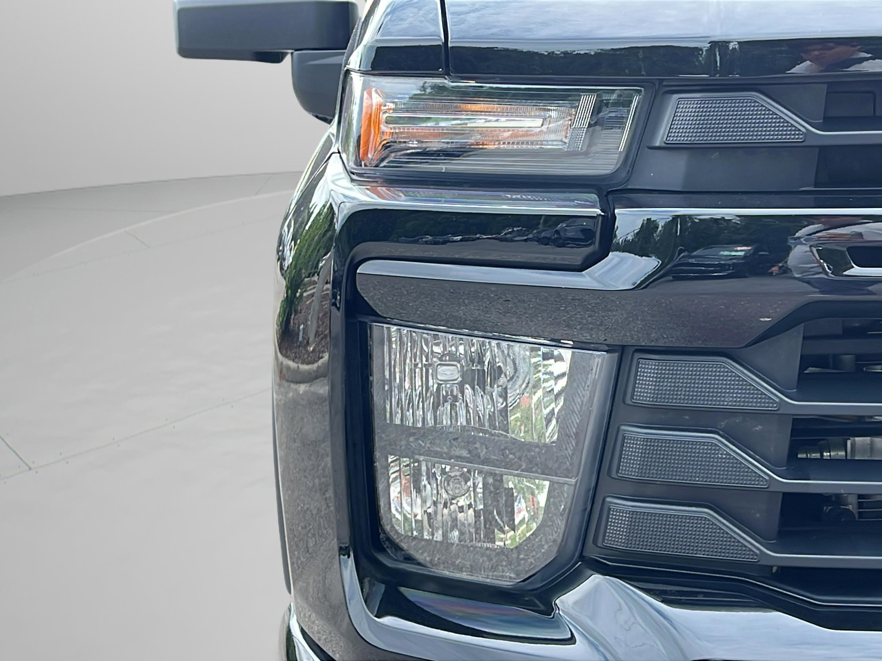 Used 2025 Chevrolet Silverado 2500 Custom w/ Custom Value Package AWD/4WD image 9