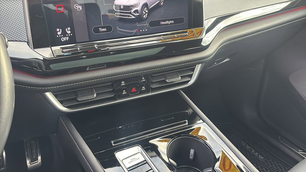 Used 2025 Volkswagen Atlas Cross Sport SEL Premium R-Line image 20