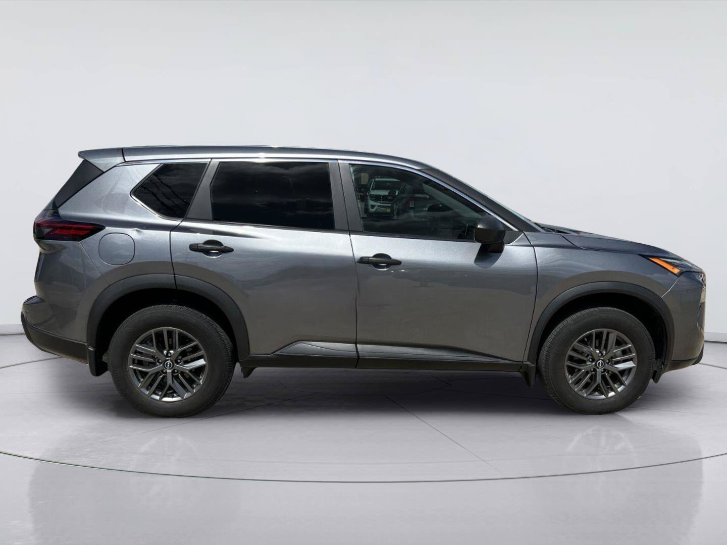 Used 2025 Nissan Rogue S FWD image 2