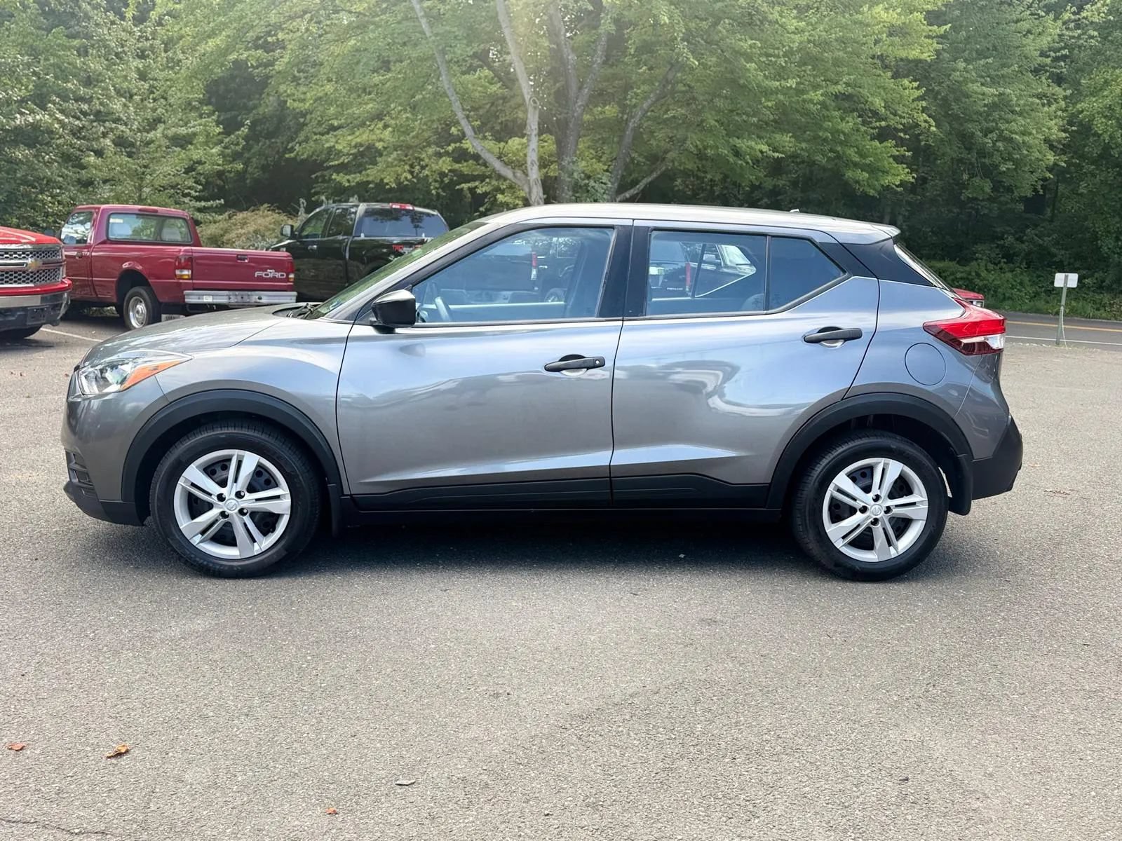 Used 2020 Nissan Kicks S FWD image 4