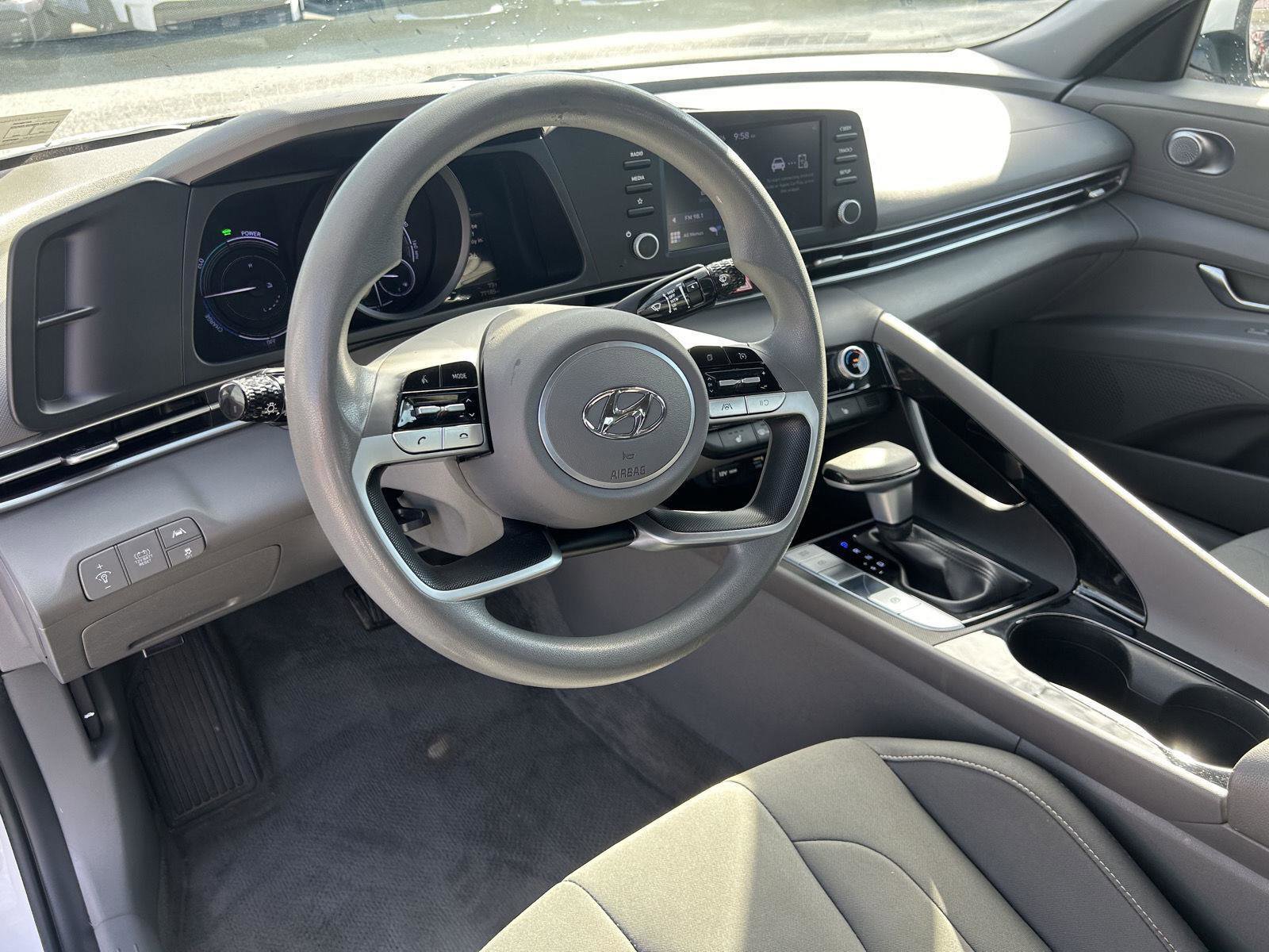 Used 2023 Hyundai Elantra Blue image 12