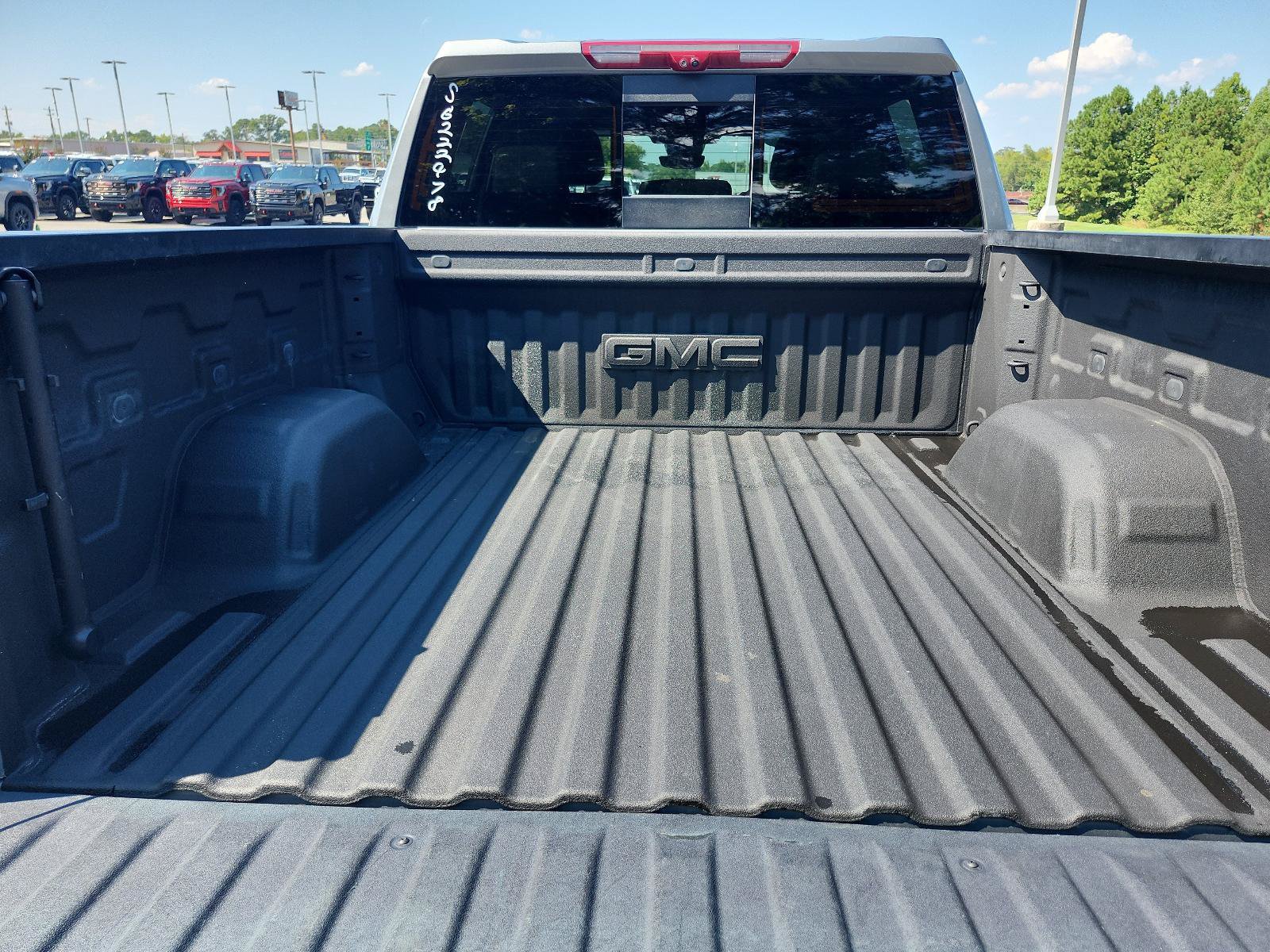 Used 2025 GMC Sierra 1500 AT4 w/ AT4 Premium Package AWD/4WD image 13