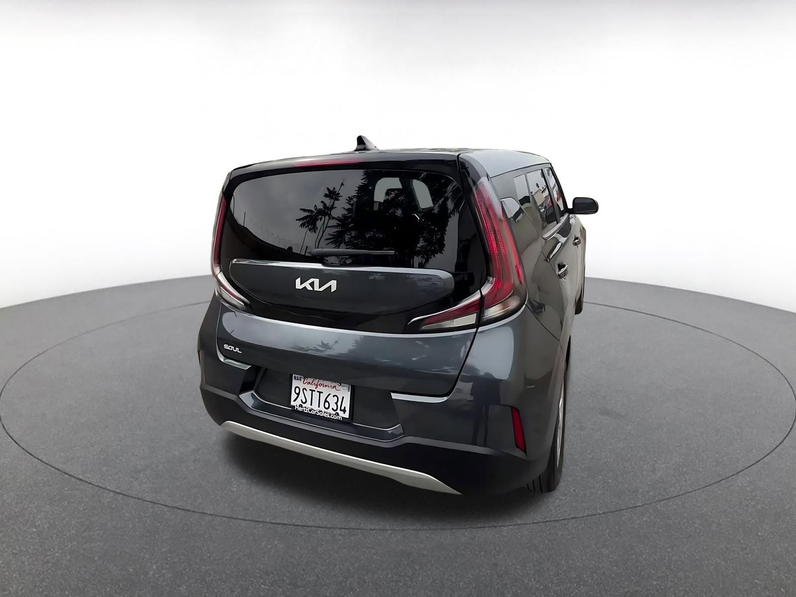 Used 2025 Kia Soul LX w/ LX Technology Package FWD image 15