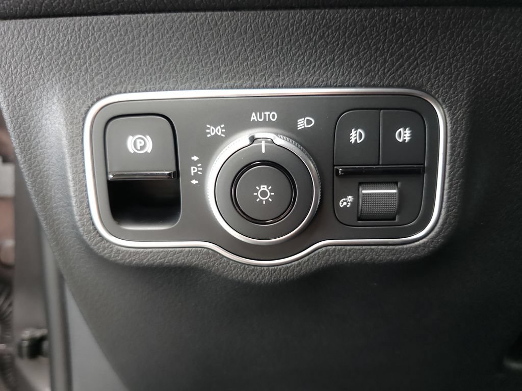 Certified 2026 Mercedes-Benz GLB 250 4MATIC image 9