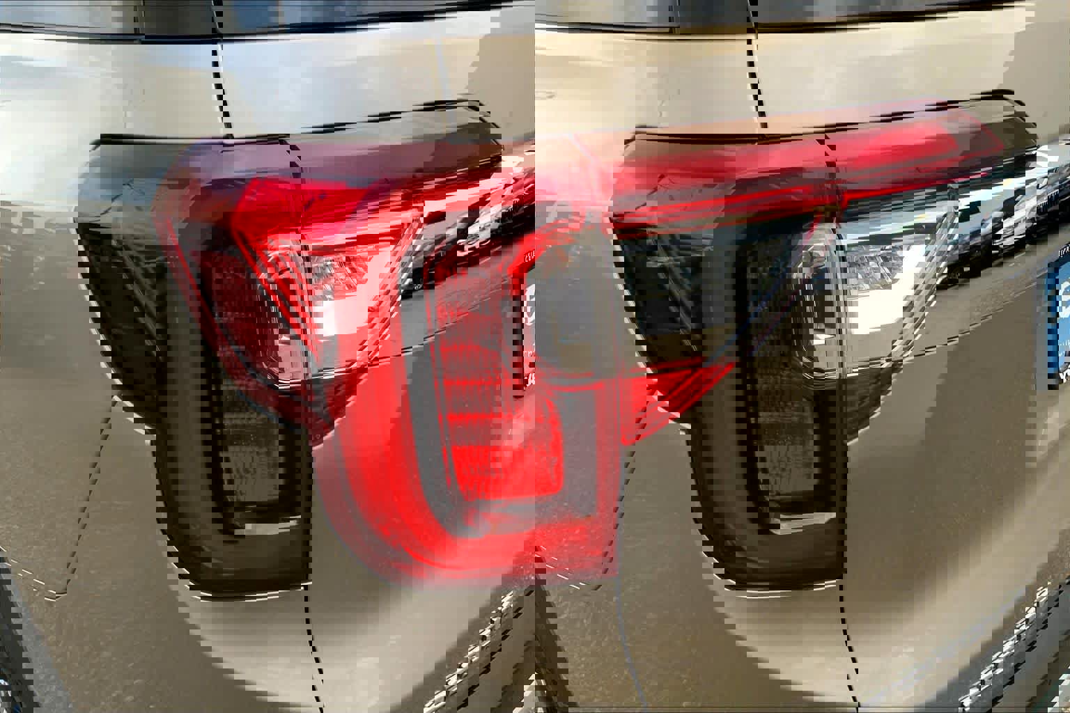 Certified 2023 GMC Acadia SLE w/ Driver Convenience Package image 25