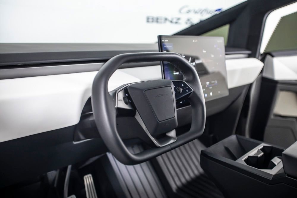 Used 2024 Tesla Cybertruck AWD Crew Cab image 26