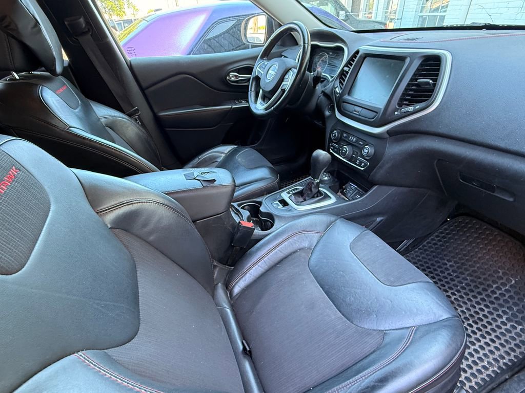Used 2015 Jeep Cherokee Trailhawk AWD/4WD image 5