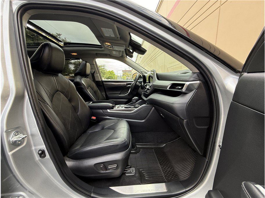 Used 2022 Toyota Highlander Platinum FWD image 12
