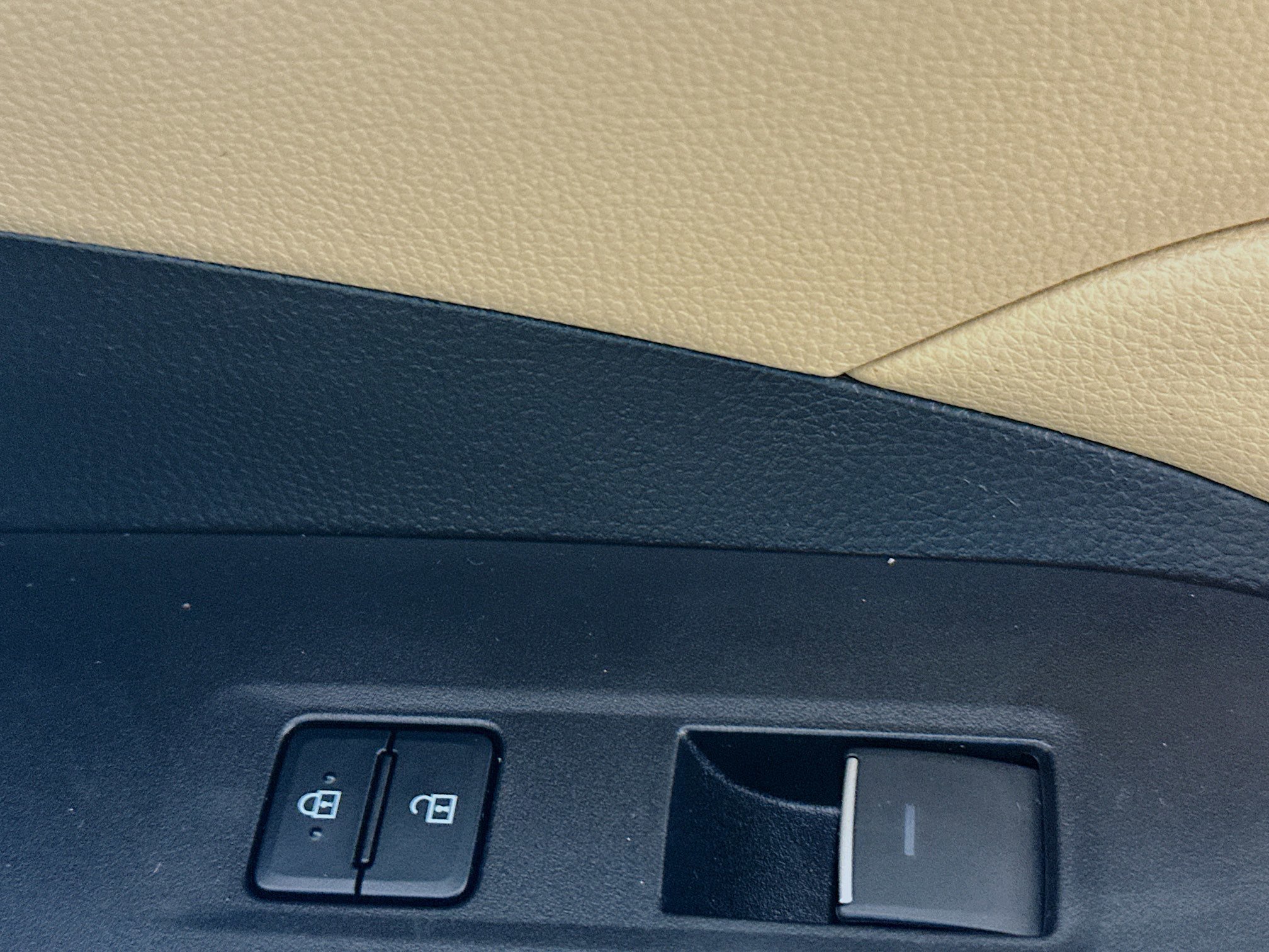 Used 2022 Toyota RAV4 XLE Premium image 29