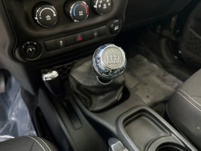 Used 2017 Jeep Wrangler Unlimited Rubicon w/ Connectivity Group image 16