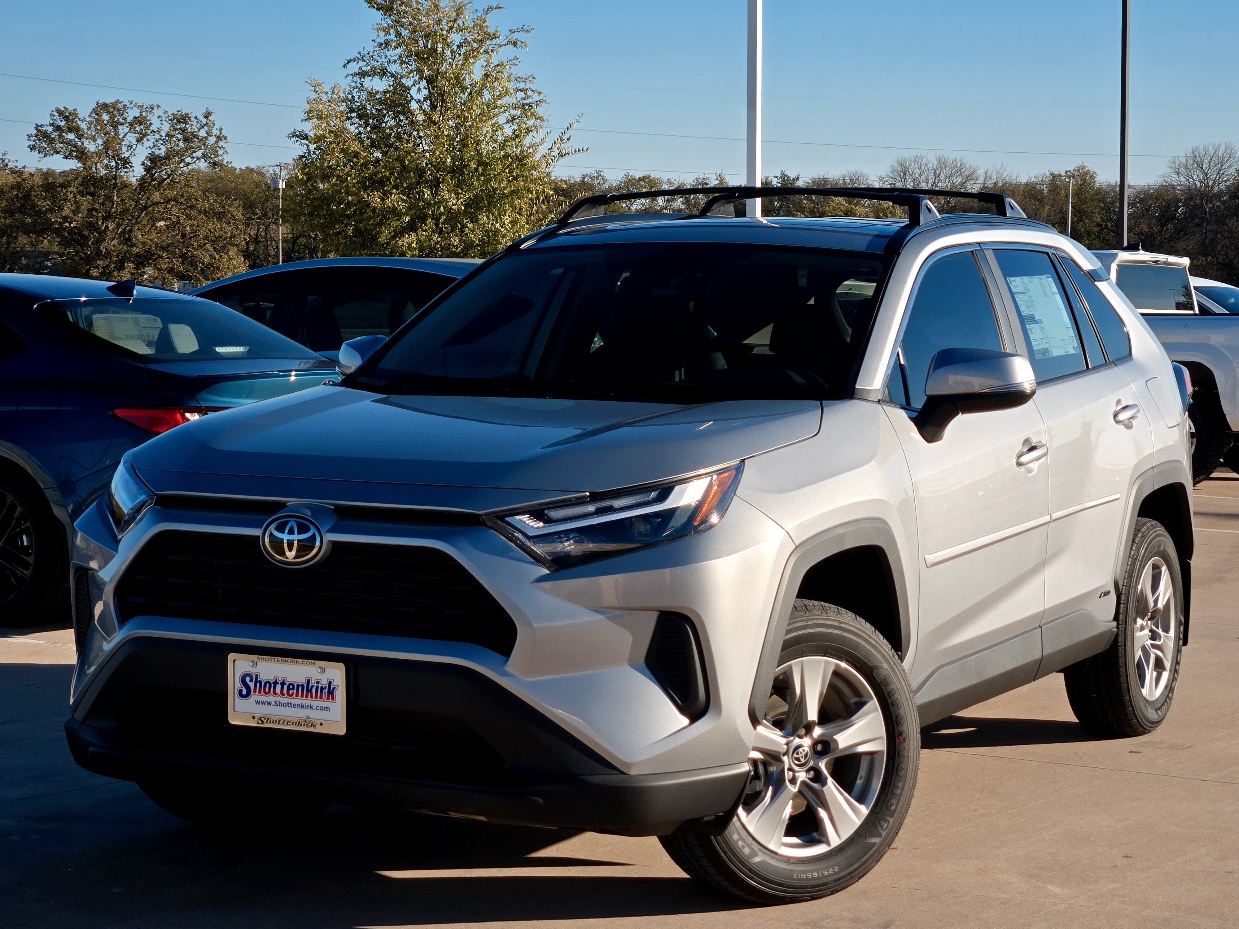 New 2025 Toyota RAV4 XLE w/ Convenience Package AWD/4WD video 2