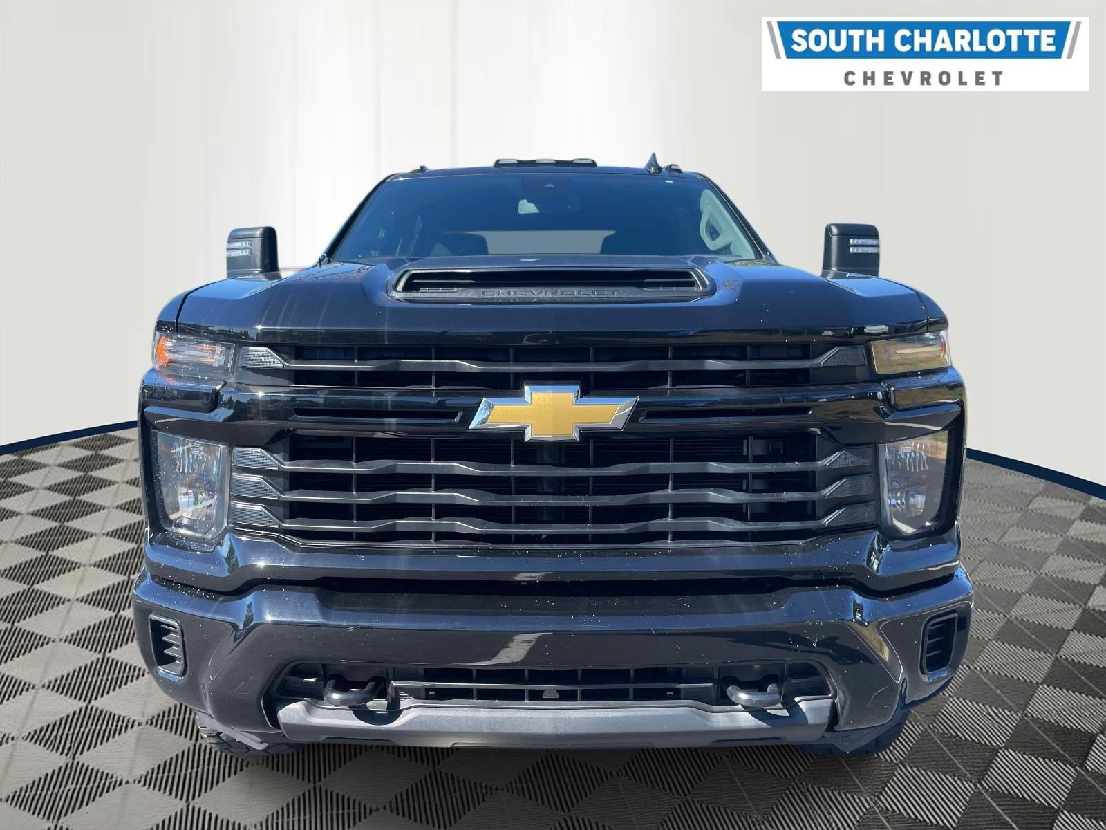 Used 2024 Chevrolet Silverado 2500 Custom w/ Custom Value Package AWD/4WD image 2
